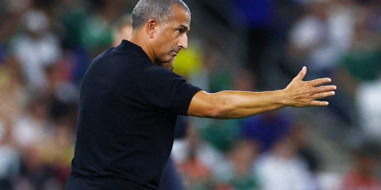 Impacto en el Mundial 2026: se confirmó el despido de un entrenador tras ser goleado en el debut