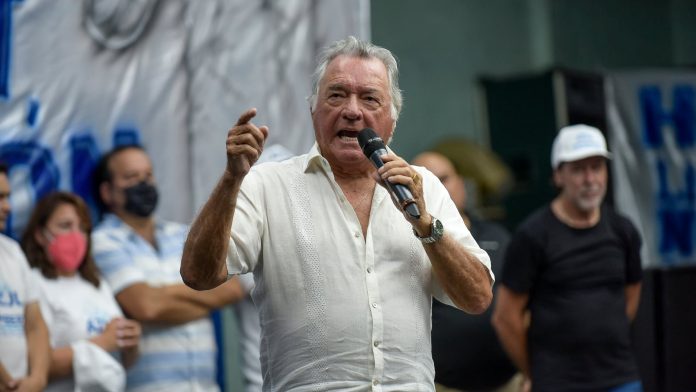 La jefatura de Luis Barrionuevo en Gastronómicos ingresó en un laberinto legal por fallos judiciales que lo perjudican y lo benefician