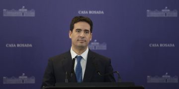 La trastienda del primer acto de Adrián Ravier, el nuevo vocero presidencial, en medio de las dudas sobre el futuro de Manuel Adorni