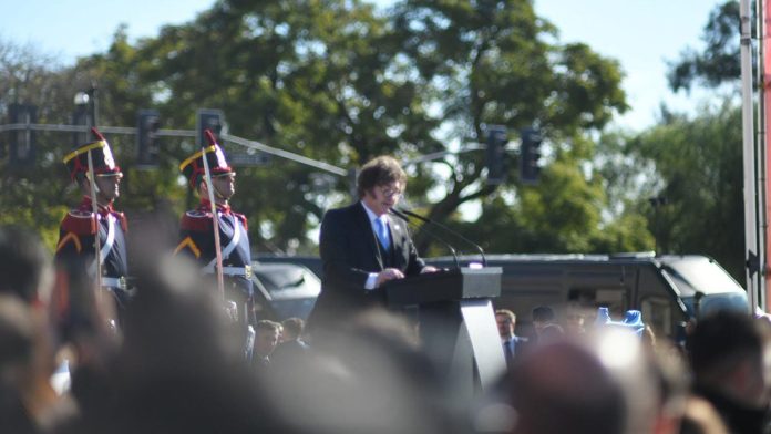 Lo que no se vio del acto en Rosario: los libros que Milei le pidió a Pullaro, los gestos de Villarruel y el reencuentro de Bullrich con Adorni