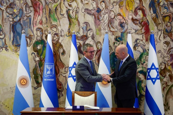 Martín Menem inició una visita oficial a Israel y fue recibido por el presidente de la Knesset