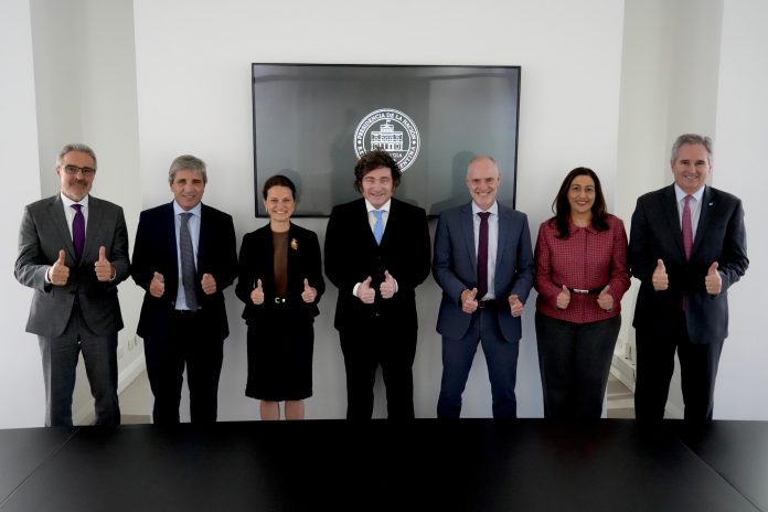 Milei recibe en Olivos a las autoridades del Banco Mundial tras la concesión de la garantía por USD 2