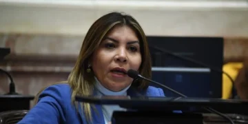 Sandra Mendoza lanzó una dura advertencia al Gobierno: “La gente no llega a fin de mes y están ocupados en sus peleas internas”