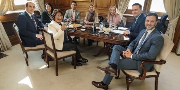 Un senador libertario reveló que Adorni les explicó cuál es su situación judicial durante las reuniones en la Rosada