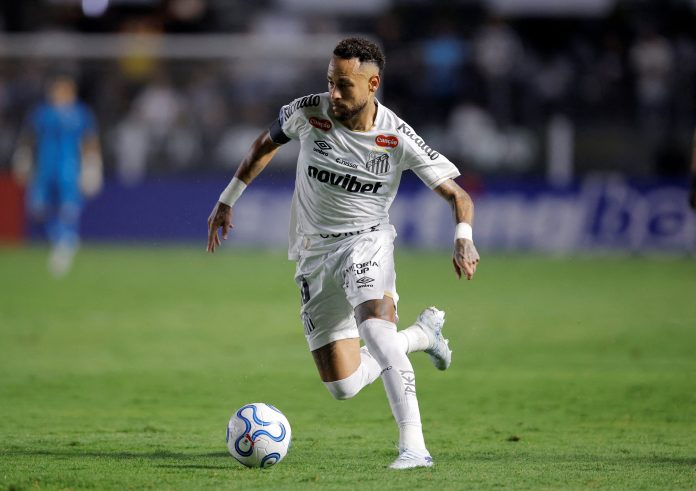 “Bosta”: la escandalosa discusión que habría mantenido Neymar en el vestuario del Santos con dos compañeros