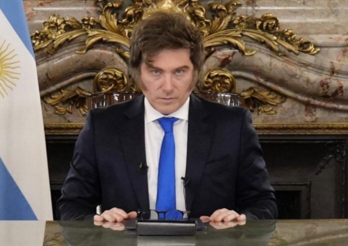 Con los apoyos en duda y la letra chica en discusión, el Gobierno evalúa mandar en partes la reforma del BCRA