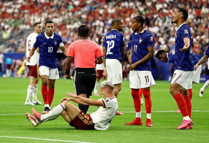 Dura critica a una figura de Francia tras la eliminación del Mundial: “Lo sentaban en la mesa de Zidane y Platini y no está ni en la cocina”