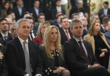 El Gobierno busca mover la primera pieza del plan reeleccionista, mientras sigue el ruido por el caso Adorni