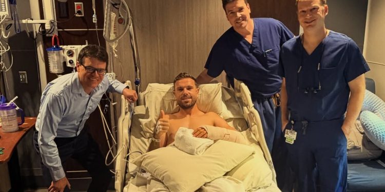 El mensaje de la figura de Inglaterra desde el hospital tras la operación por la insólita lesión que sufrió durante los festejos