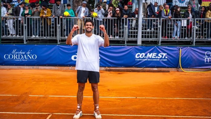 Facundo Díaz Acosta avanzó a semis en Milán y Guido Justo irá por un lugar en la final de Brasov