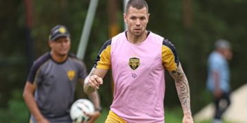 Insólito comunicado de un club brasileño: anunciaron la salida de un defensor en redes con videos de errores