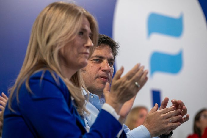 Kicillof reunió a intendentes propios y dijo estar dispuesto a competir internamente contra el kirchnerismo