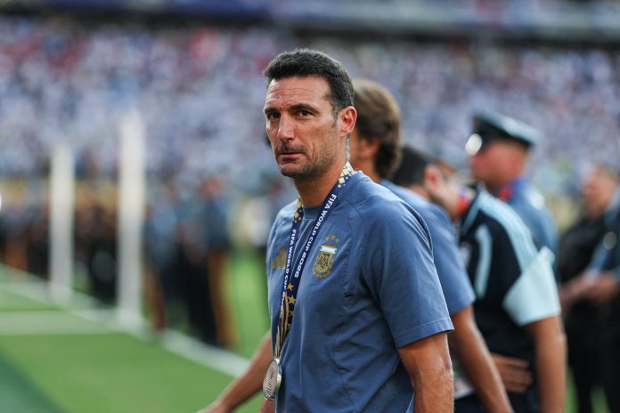 La ofrenda que un fanático le hizo llegar a Lionel Scaloni después de la final entre Argentina y España