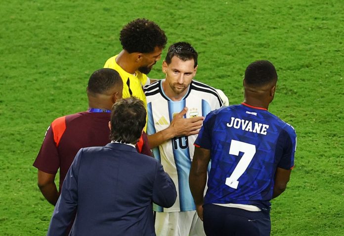 Las cuatro fenomenales atajadas a Lionel Messi de Vozinha, el arquero de Cabo Verde que se hizo viral en el Mundial