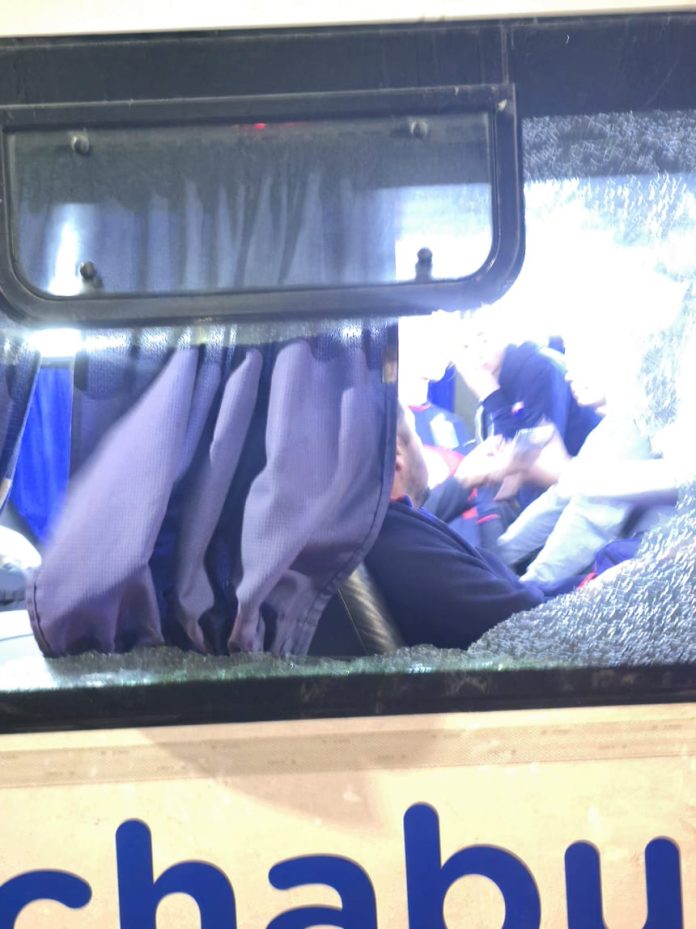 Las fotos y videos del ataque a balazos a los micros de los hinchas de Tigre tras el triunfo ante Nacional en Uruguay