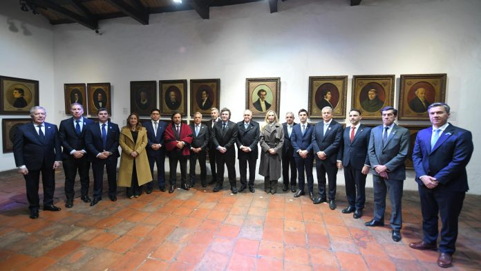 Para la reelección no hay “shutdown”: dólares y desorden opositor, la fórmula de Milei