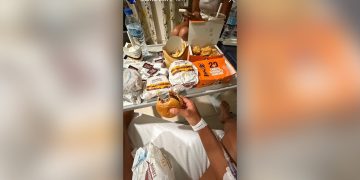 Perdió en Wimbledon, terminó internado y sorprendió a todos con un peculiar menú en la cama del hospital