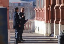 Se demora la salida de un funcionario a la espera de dos reuniones clave en la Casa Rosada