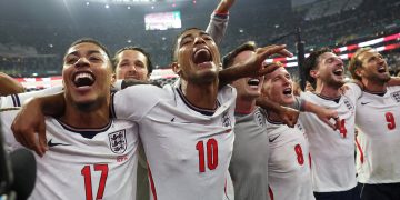 Un ex futbolista de Inglaterra recibió una feroz amenaza en medio del partido ante México: “Te vas muerto, cabrón”