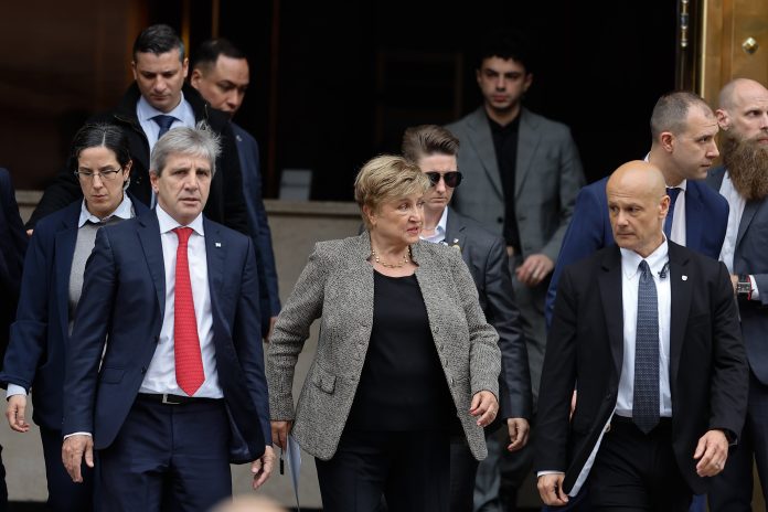 Círculo rojo: luces de alerta detrás de la visita del Fondo Monetario y una multiplicación de candidatos