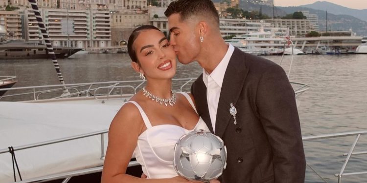 Dieron a conocer detalles de la boda secreta entre Cristiano Ronaldo y Georgina Rodríguez: la reacción del futbolista cuando lo felicitaron en su club