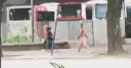 Discusión de pareja, consumo de drogas y una joven que corrió semidesnuda por la calle: qué se sabe de la detención de Facundo Moyano