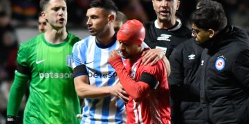 El codazo de Maravilla Martínez por el que fue expulsado en la caída de Racing ante Argentinos: el gesto que llamó la atención