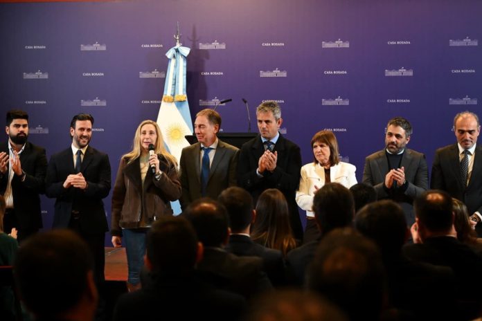 El Gobierno descuenta la unidad del peronismo en 2027, negocia con el PRO y sigue de cerca a los outsiders