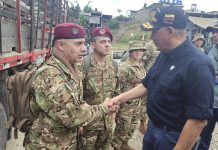 El presidente de Colombia visitó a las tropas argentinas que ayudan en las tareas humanitarias tras el terremoto