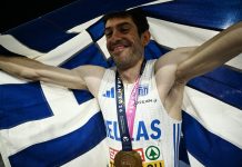 Ganó la medalla de oro en atletismo, pero durante una nota en vivo se dio cuenta de un descuido y su reacción generó la risa del cronista