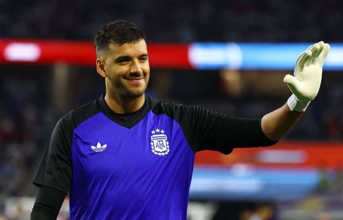 Gerónimo Rulli viaja a Manchester para la revisión médica: firmará contrato por dos años en el club de la Premier League