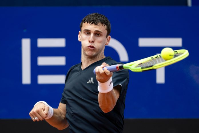 Juan Manuel Cerúndolo venció a Báez en el duelo de argentinos y avanzó a cuartos en Winston-Salem