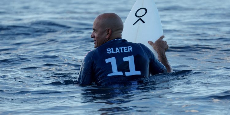 Kelly Slater, leyenda del surf, reveló cuál es su entrenamiento y dieta a los 54 años para continuar compitiendo