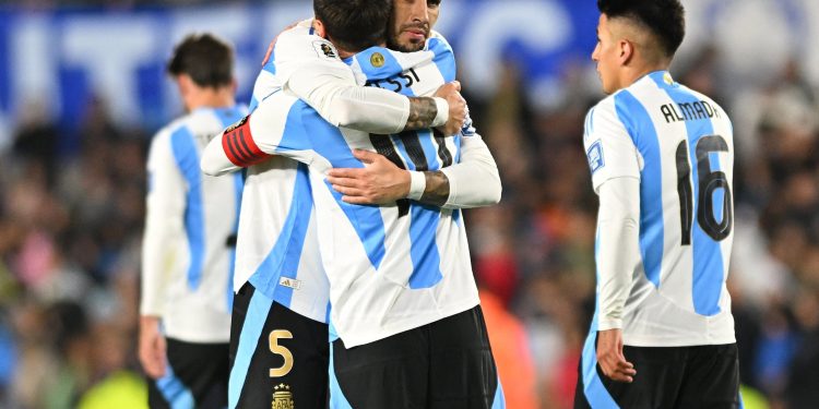 Leandro Paredes adelantó que viajará a Rosario para apoyar a Lionel Messi tras la muerte de su padre: “Lo sentimos como propio”