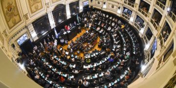 Legislatura bonaerense: cuántos empleados tiene y cuál es el costo diario por cada diputado y senador