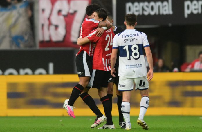 Los mejores memes de la goleada de Estudiantes sobre Gimnasia en el clásico: el historial y las expulsiones en el foco
