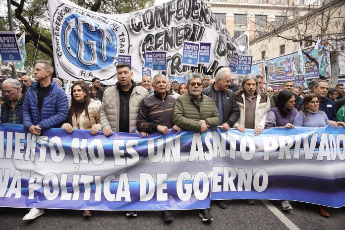 Los tres reclamos urgentes que le hizo la CGT al Gobierno para aliviar el endeudamiento de familias y pymes
