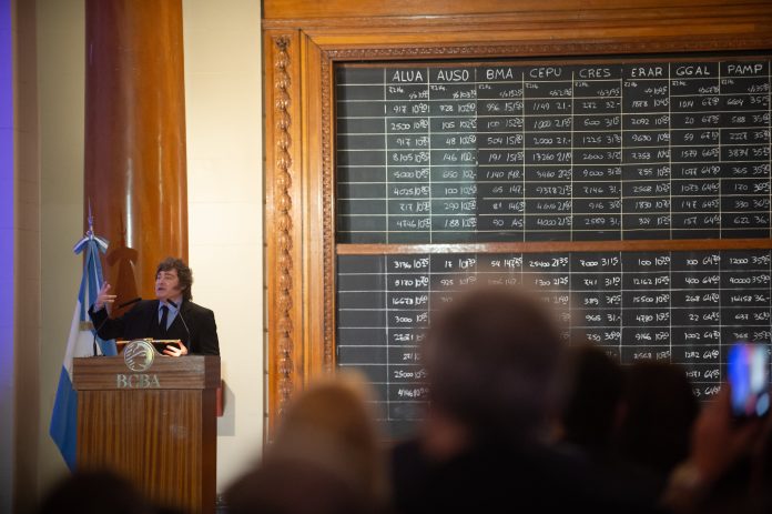 Milei prepara dos discursos clave para explicar la marcha de la economía y admite la necesidad de una recuperación