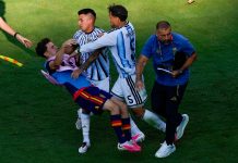 Paredes recibió una de las sanciones más severas en la historia de los Mundiales: el antecedente de Luis Suárez y cuándo volvería a jugar