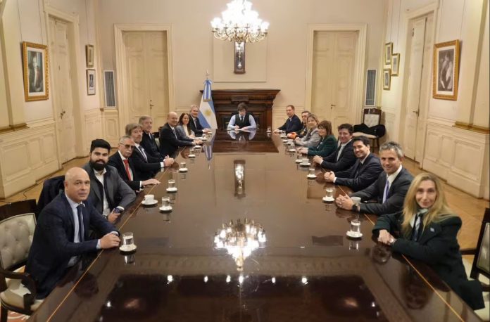 Reforma del BCRA e Inocencia Fiscal II: Milei se reunirá con sus legisladores antes de una nueva pelea legislativa
