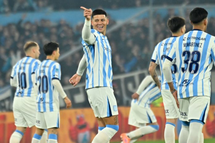 Rodrigo De Paul y Tini Stoessel aparecieron de sorpresa en Racing- Boca: el festejo del mediocampista en el gol de Rojo