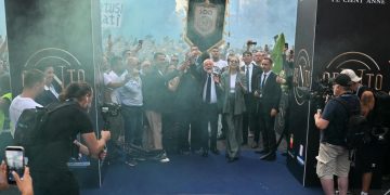 Todos los guiños a Diego Maradona en la fiesta por el centenario del Napoli: “Gracias siempre”