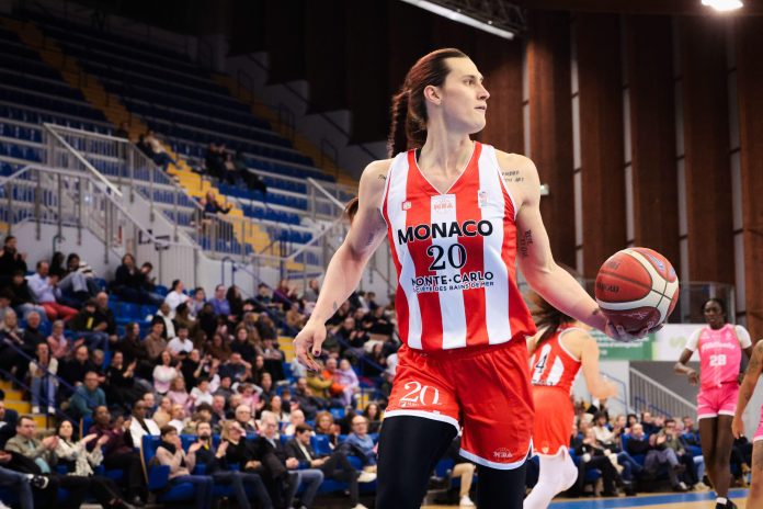 La estrella transgénero que quiere jugar en la WNBA e intensificó el debate: “No diré que no”